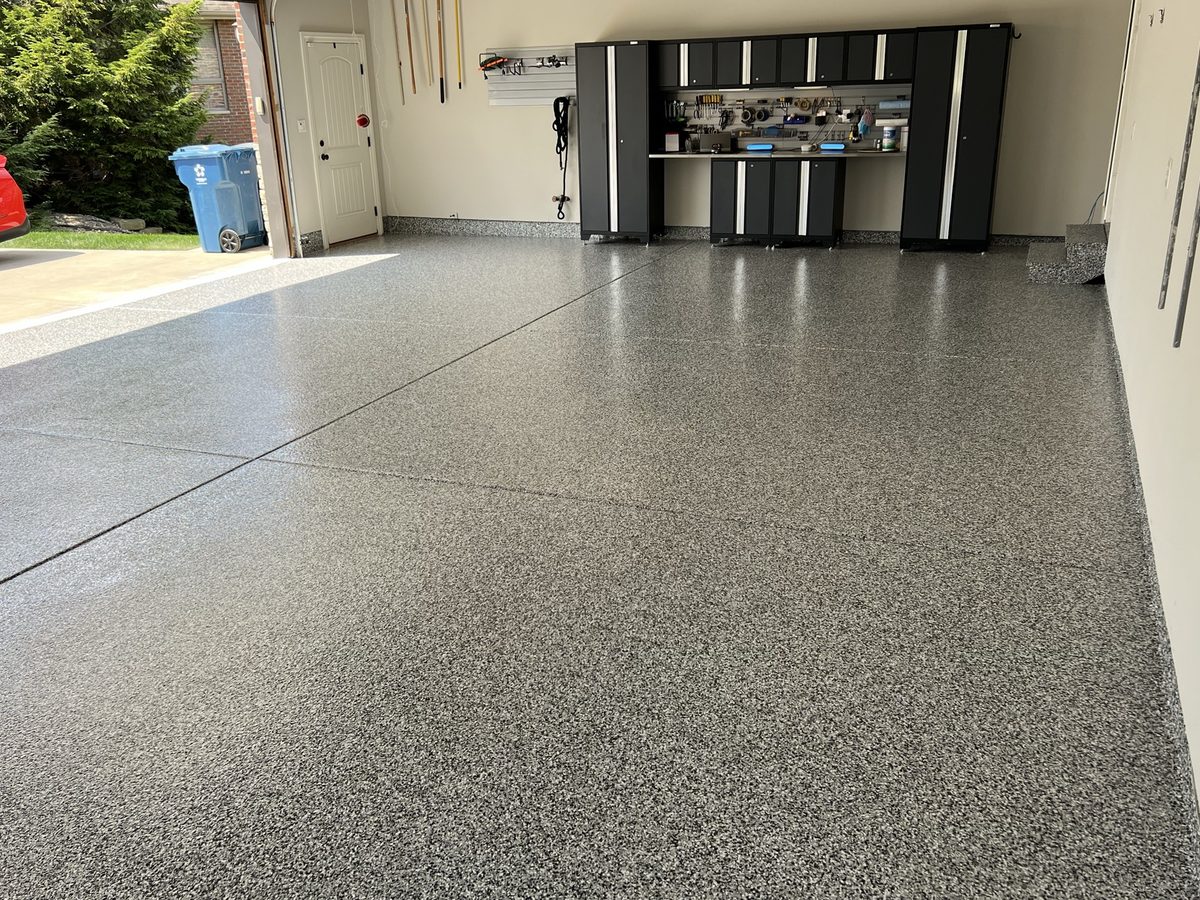 Garage after a Steel City full flake floor